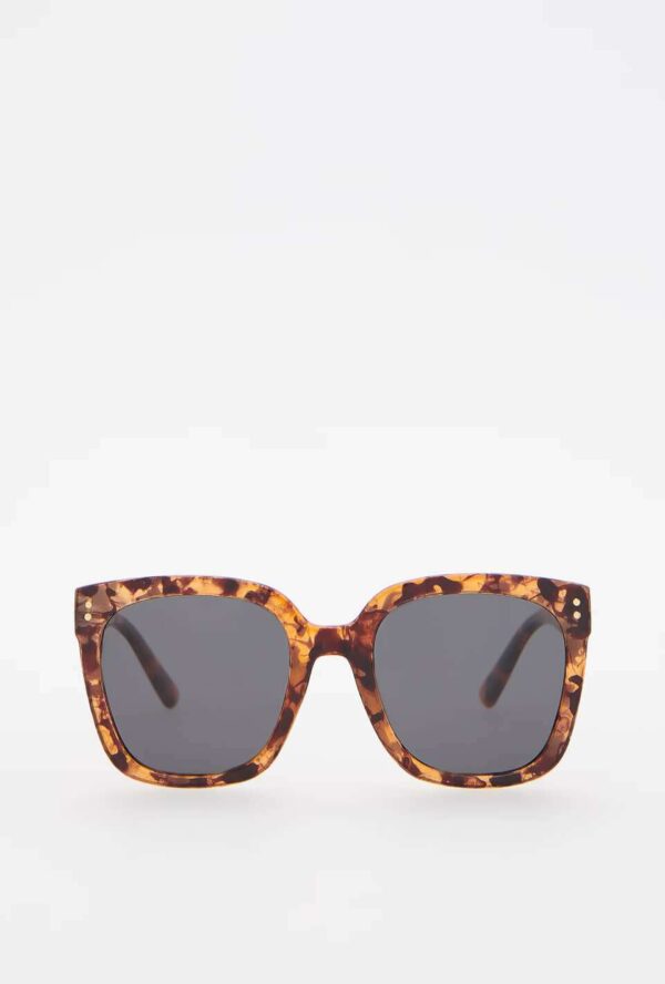 Trendy Square Sunglasses for Women - Image 2